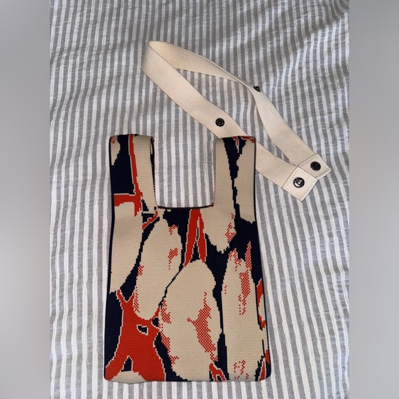 NWT- Hand Made Patterned Knitted Handbag with handle - Picture 2 of 3